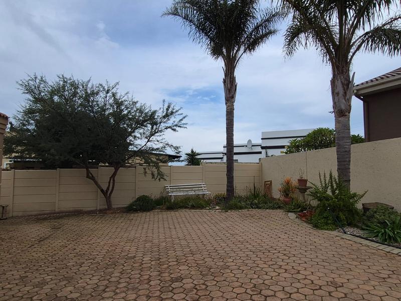 4 Bedroom Property for Sale in Hartenbos Heuwels Western Cape